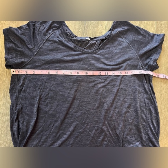 Lululemon Short Sleeve Tee Heathered black/blue - Picture 5 of 8